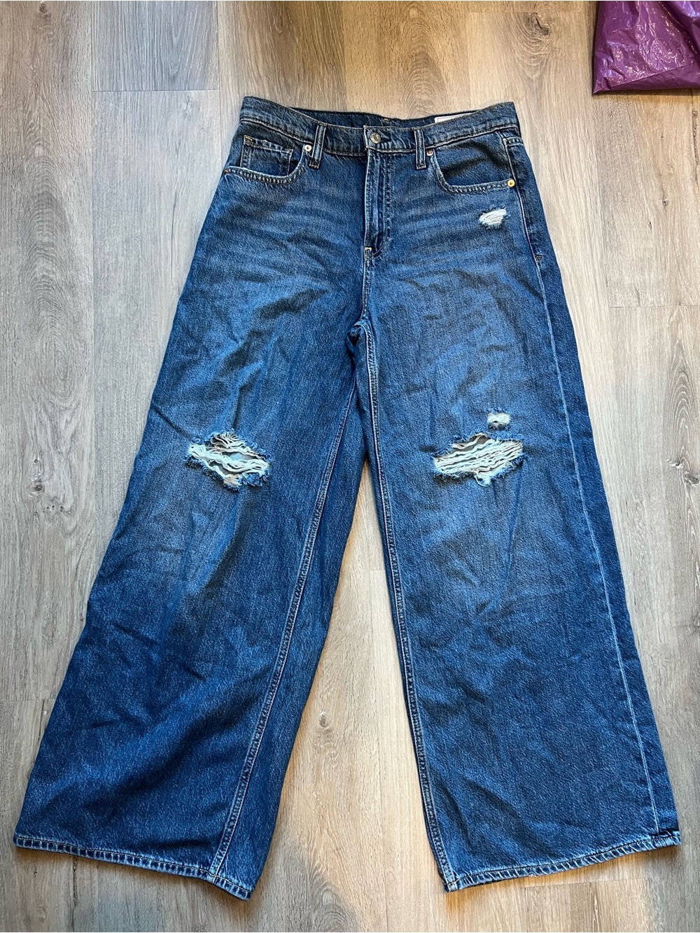 GAP UltraSoft Baggy Mid Rise Wide Leg Jeans, size 6/28 short
